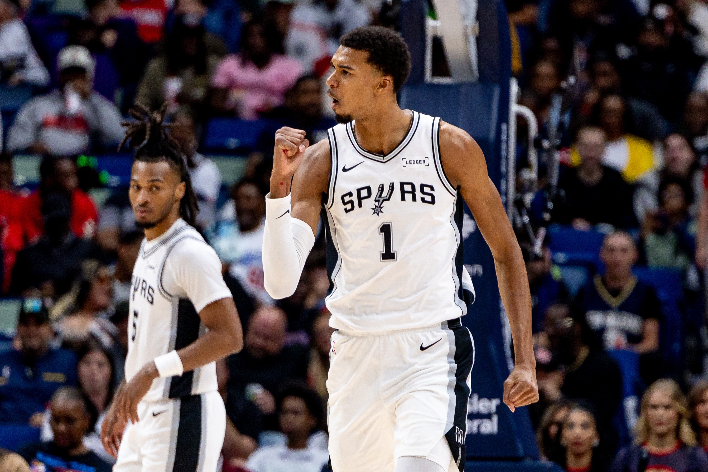 yl23455永利官网-马刺今日迎战雄鹿 马刺首发：文班&amp;福克斯&amp;卡斯尔&amp;巴恩斯&amp;尚帕尼