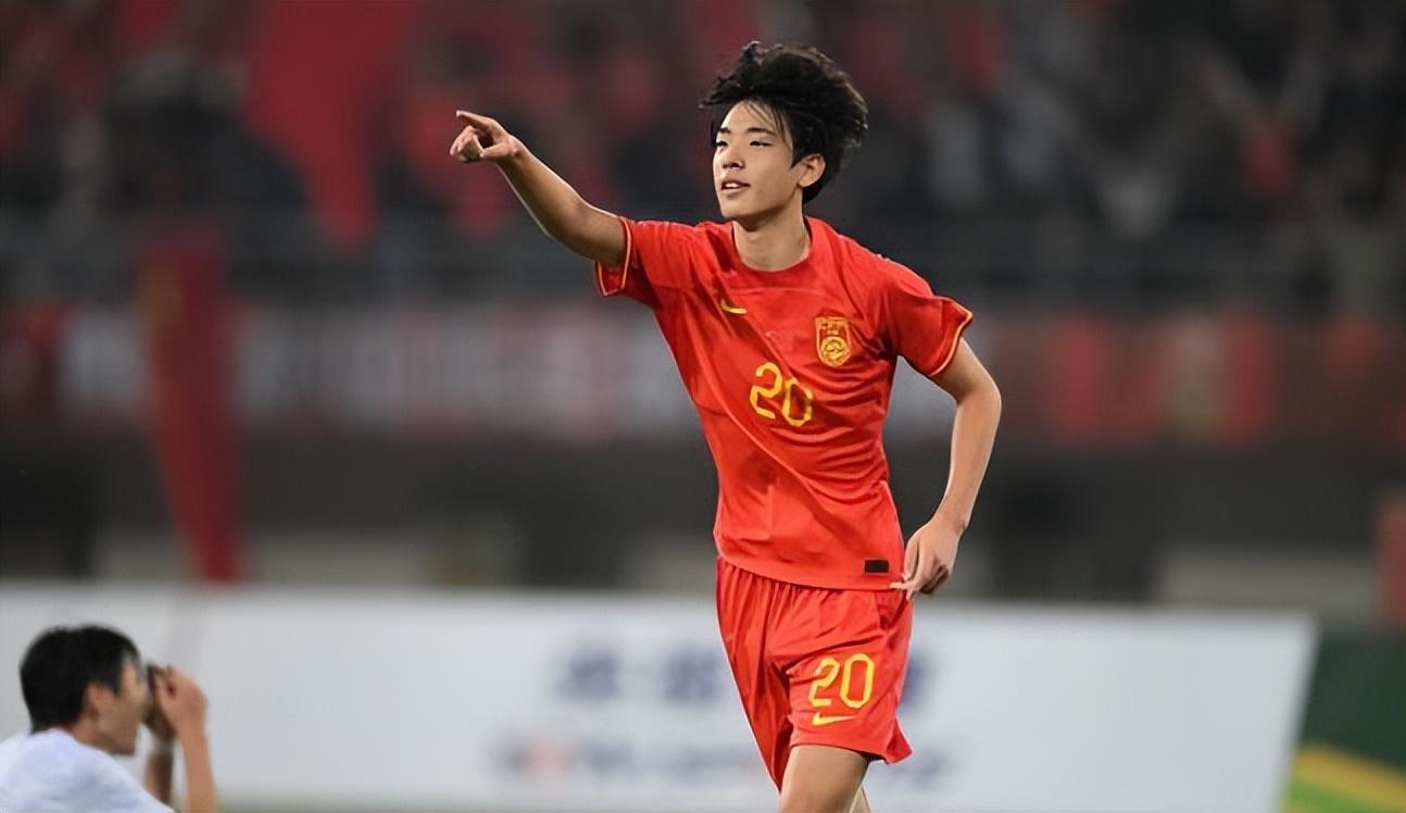 yl23455永利官网-30岁的大连英博中锋发文离队，俱乐部当初踢中冠时，他曾是主力